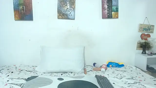 Madeline Woods online show from December 3, 12:29 pm