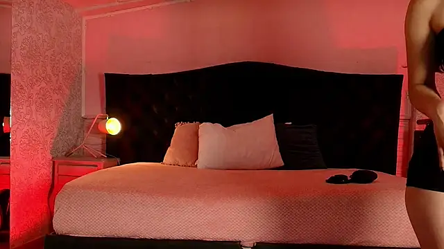 Julieta Cortes   online show from April 11, 9:35 am