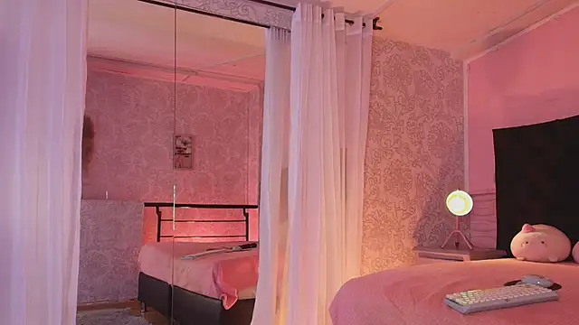 Julieta Cortes   online show from July 6, 3:25 pm