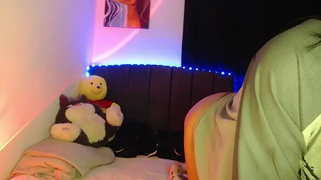 ily bea online show from April 1, 12:33 am