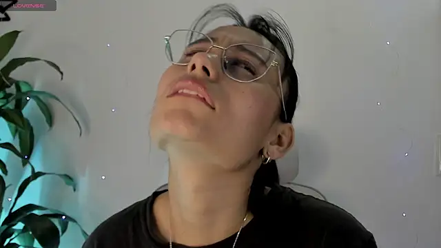 NayeCloud online show from April 17, 2:19 pm