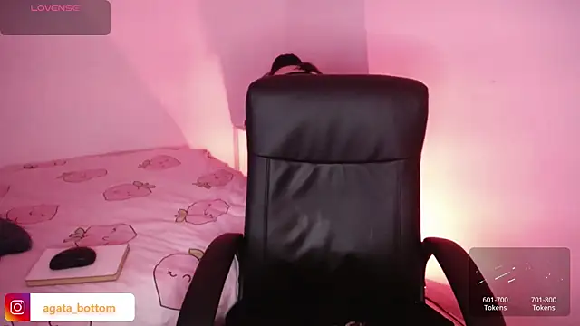 NewAgatha Bolton online show from April 13, 8:31 pm