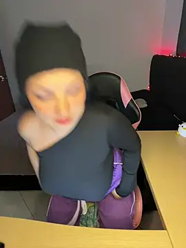 Theprojectsaraa online show from April 8, 5:26 pm