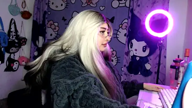 lussyevans24 online show from May 30, 4:32 am