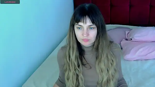 Snapshot of VioletUmi chatting on October 16, 8:39 am VioletUmi online show from October 16, 8:39 am