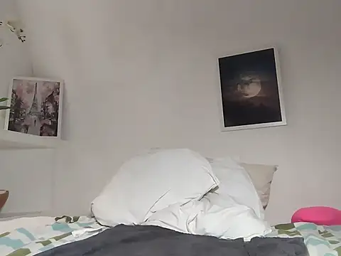 gymyagirlll online show from April 10, 11:00 pm