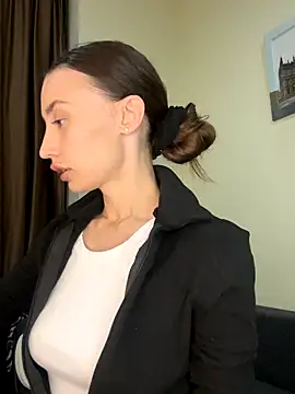 Polli Kiss online show from September 28, 8:14 pm