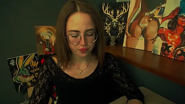 luxie milady online show from April 21, 1:40 pm