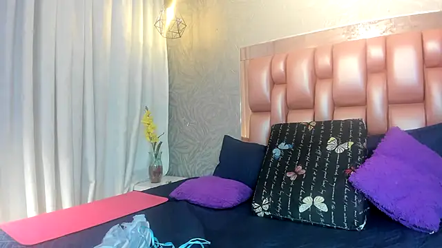 Snapshot of EMMA_SWEETT1 chatting on September 18, 6:28 pm EMMA SWEETT1 online show from September 18, 6:28 pm
