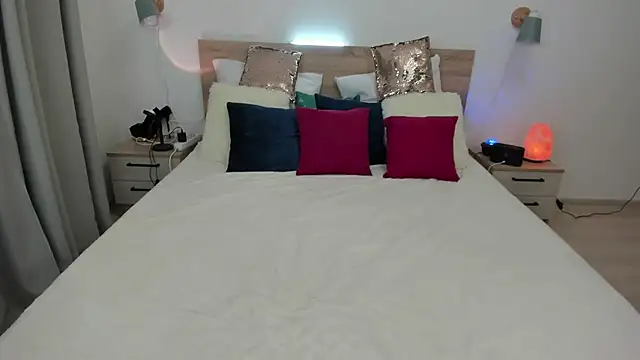 KateRedgar online show from October 28, 3:40 pm