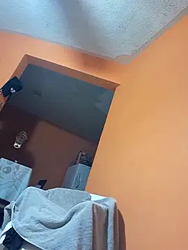 miicheele32 online show from September 25, 8:02 am