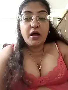 LAVERNIYA  online show from September 10, 1:00 pm