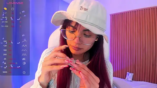 sophiecherry  online show from September 26, 4:43 am