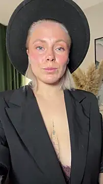 Charming Daphny online show from April 16, 6:46 am