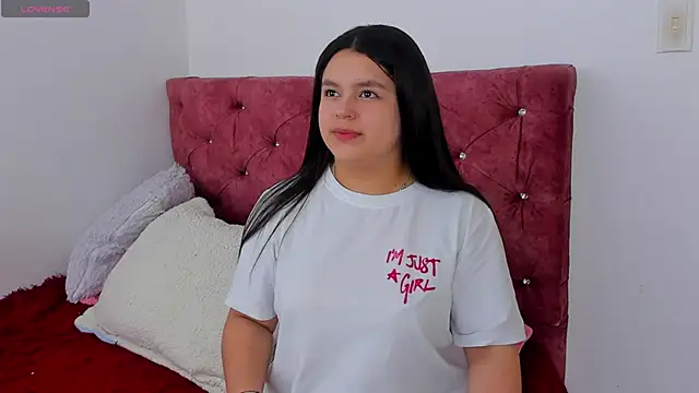 skyhotgirll online show from April 13, 7:25 pm