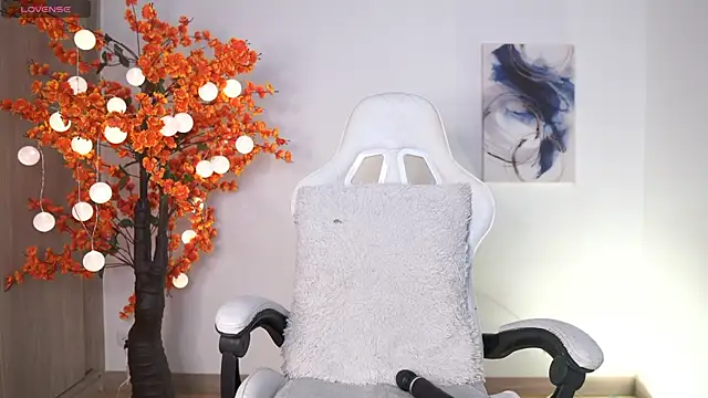 VictoriaHiill online show from November 10, 6:03 pm