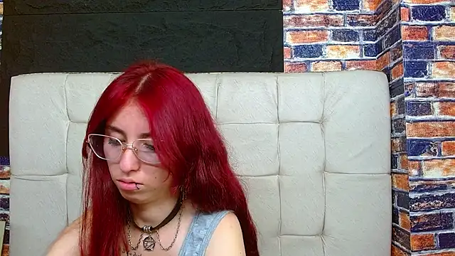 Snapshot of mildre303av chatting on October 15, 8:33 pm mildre303av online show from October 15, 8:33 pm