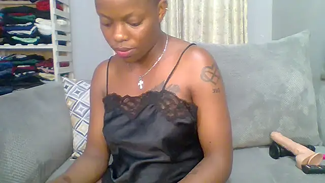 Snapshot of Petite_254 chatting on October 5, 6:35 pm Petite 254 online show from October 5, 6:35 pm