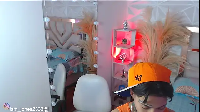 Jonesliam23 online show from October 30, 7:04 pm