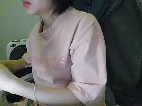 Snapshot of Yin-girl chatting on October 8, 8:13 pm Yin-girl online show from October 8, 8:13 pm