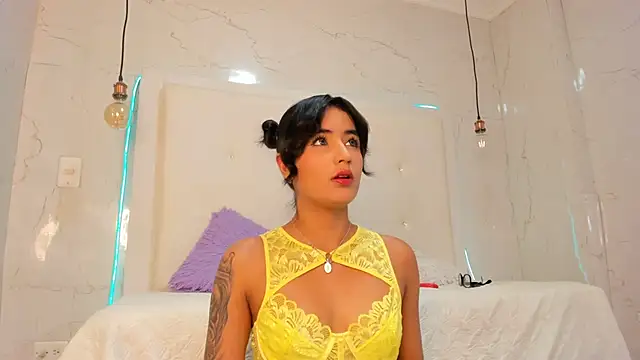 Snapshot of emilyadams0 chatting on October 3, 11:10 pm emilyadams0 online show from October 3, 11:10 pm