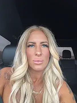 blondiluvsanal online show from February 14, 8:11 pm