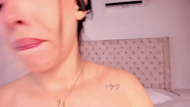 Maya Bluee online show from February 3, 6:22 am