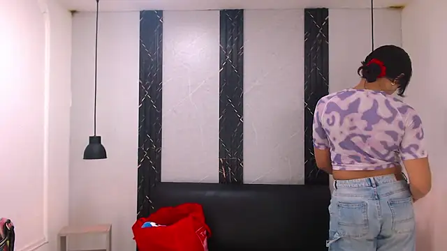 AndreaGil  online show from April 7, 12:51 pm