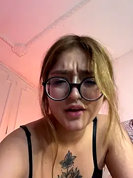 Snapshot of SweetJennaa chatting on October 9, 3:54 am SweetJennaa online show from October 9, 3:54 am