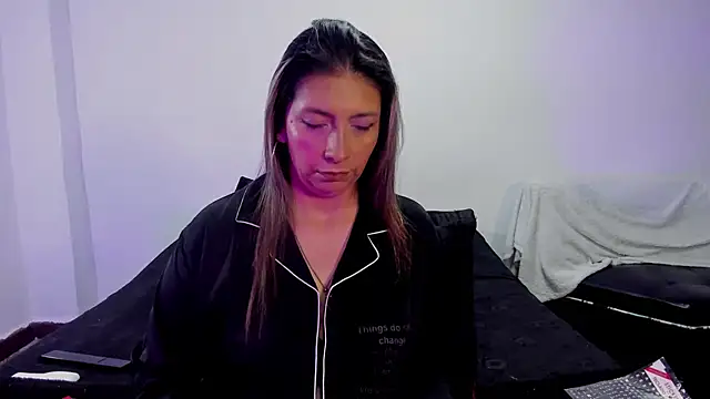 Snapshot of MichelleManson chatting on October 5, 9:47 am MichelleManson online show from October 5, 9:47 am