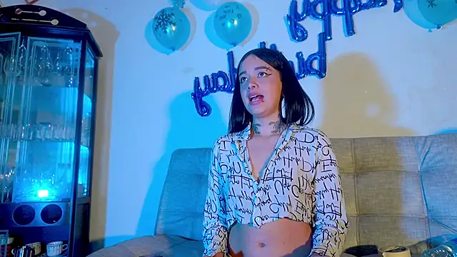 ariana-white- online show from April 20, 4:15 am