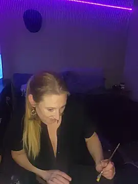 lilyhornyhousewife online show from July 28, 4:51 pm