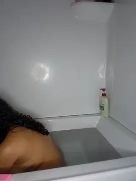 cinnaminnie online show from February 22, 4:30 pm