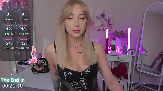 Snapshot of MissLisaX chatting on September 9, 1:33 pm MissLisaX online show from September 9, 1:33 pm