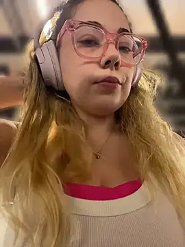 brooklynivy online show from April 15, 12:17 pm