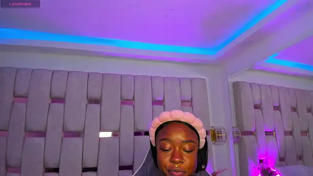 mia schwarz online show from April 17, 10:01 pm