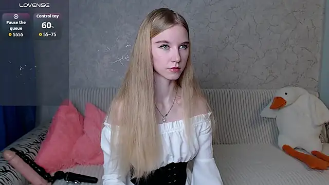 Snapshot of Cutieblondegirl chatting on October 10, 11:26 am Cutieblondegirl online show from October 10, 11:26 am
