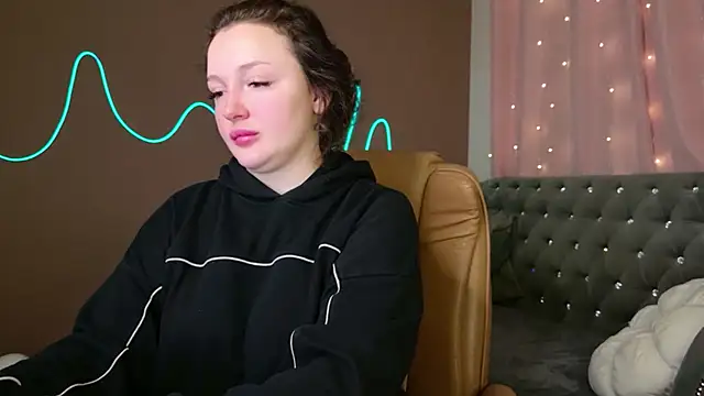 GloriNichols online show from October 21, 5:22 am