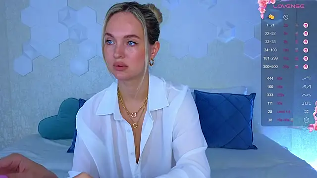 Snapshot of Lynna_Sparks chatting on September 11, 3:40 am Lynna Sparks online show from September 11, 3:40 am