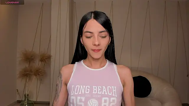 Snapshot of HannahJamesX chatting on October 25, 7:10 pm HannahJamesX online show from October 25, 7:10 pm