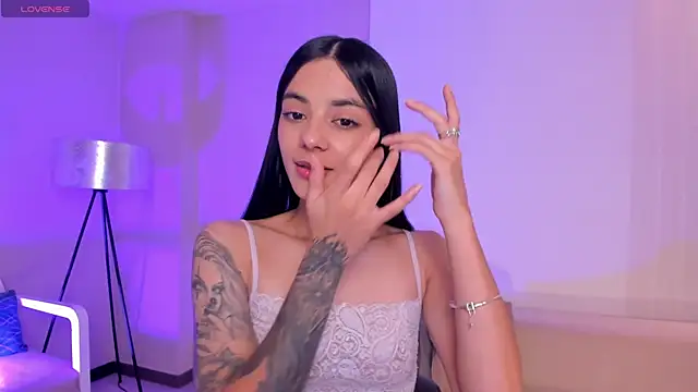 Snapshot of HannahJamesX chatting on September 14, 6:28 pm HannahJamesX online show from September 14, 6:28 pm