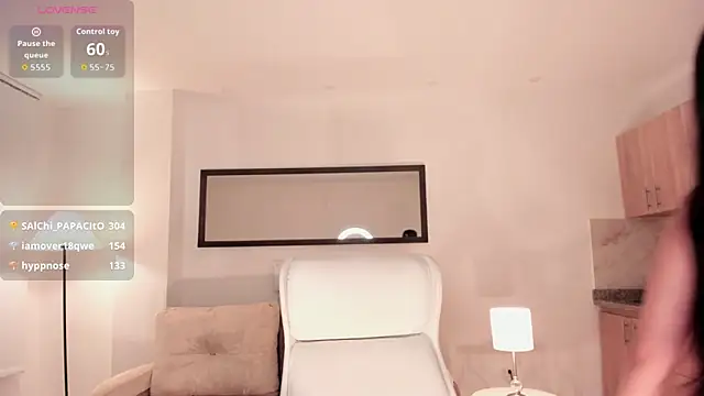 Snapshot of amelie_jhons chatting on October 10, 10:25 pm amelie jhons online show from October 10, 10:25 pm