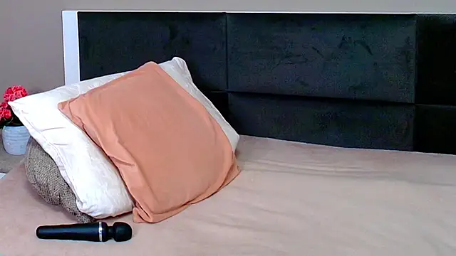 SweetTaya33 online show from October 19, 6:37 am