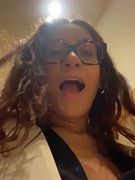 ValeriEvan online show from March 3, 8:15 pm