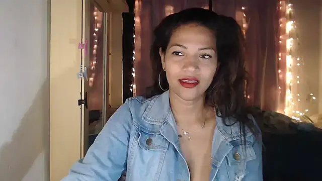 Snapshot of makennaa_ chatting on September 12, 10:24 am makennaa online show from September 12, 10:24 am