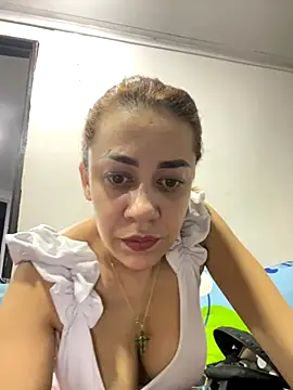 Snapshot of AnnbellaRosse chatting on September 10, 11:27 pm AnnbellaRosse online show from September 10, 11:27 pm