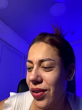 Snapshot of AnnbellaRosse chatting on September 30, 4:12 pm AnnbellaRosse online show from September 30, 4:12 pm