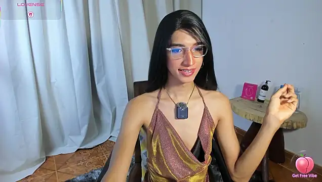 CharlotteLauren online show from March 30, 10:20 pm