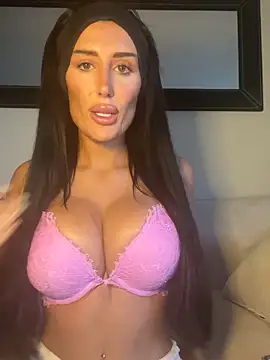 Snapshot of UKSYDNEYFOX chatting on September 15, 6:21 am UKSYDNEYFOX online show from September 15, 6:21 am
