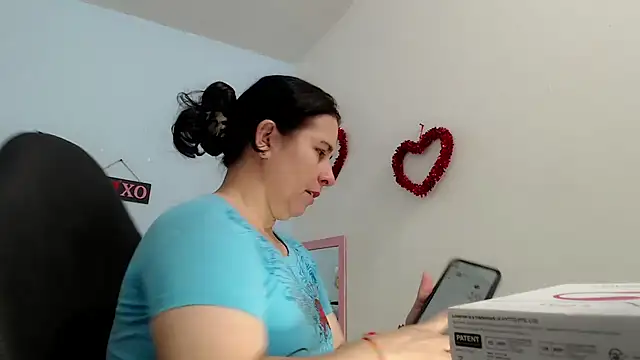 Snapshot of victoria_jones chatting on October 13, 1:58 pm victoria jones online show from October 13, 1:58 pm